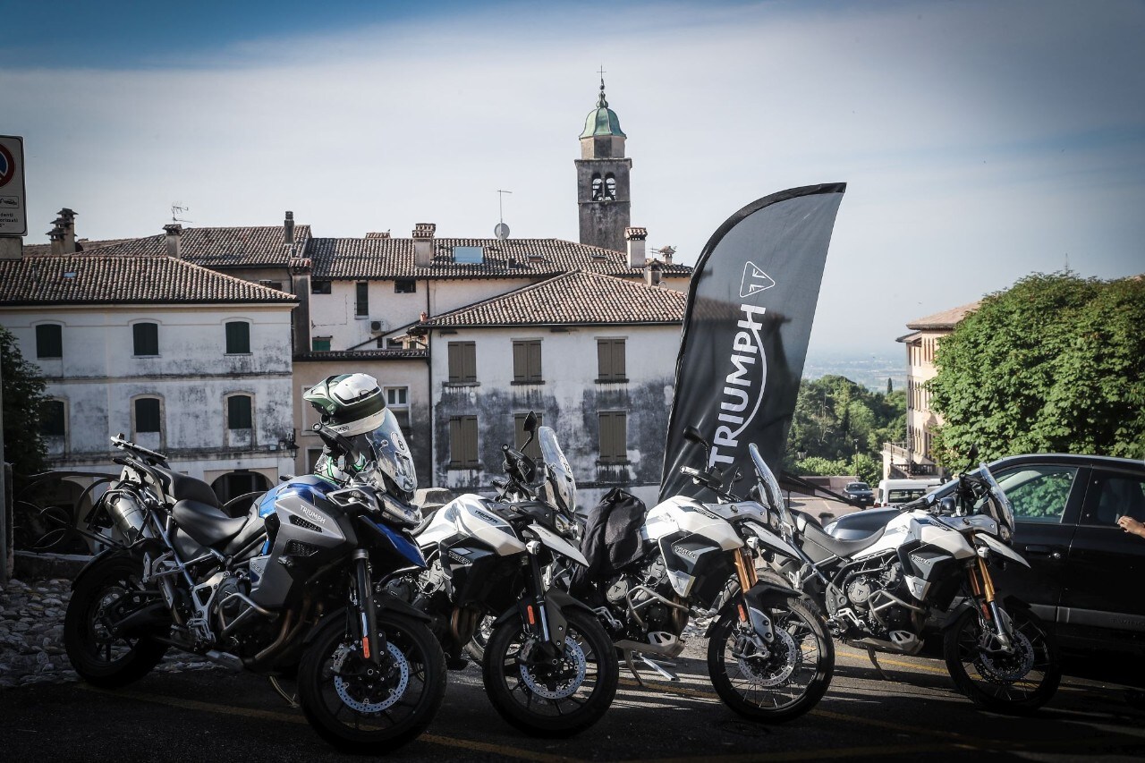 Triumph Adventure Experience: quando la moto va a braccetto con l'architettura